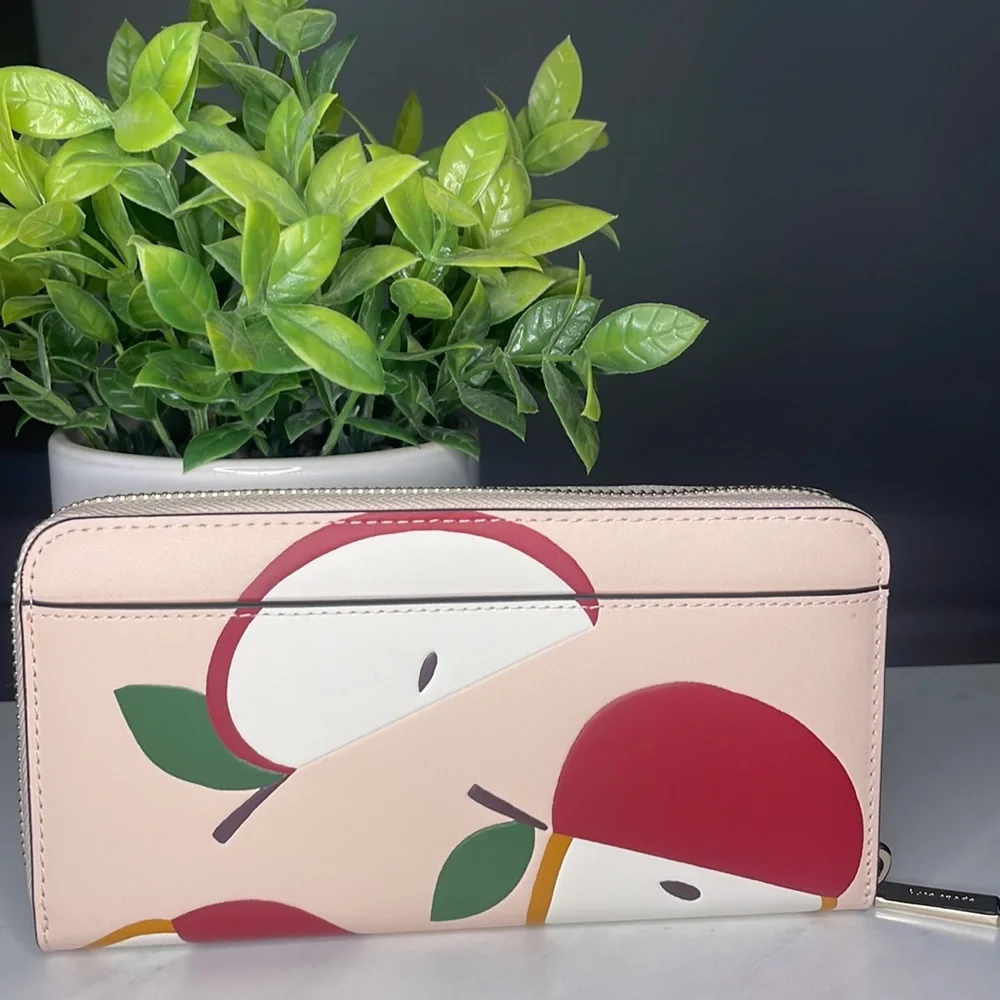 Like New Kate Spade Macintosh Wallet